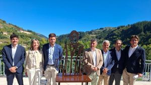 El magistrado César García Otero ya tiene un rincón especial en Cangas del Narcea: 