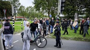Politie haalt demonstranten XR ook nabij oprit A12 weg