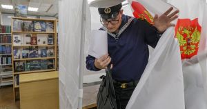 Dvije zemlje, dva svijeta: Nijemci biraju, Rusi potvrđuju vlast
