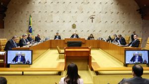 Lula acerta muito na política assistencialista, mas ele comete erros estruturais, amargados por nós mesmos