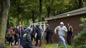 Politie houdt 24 mensen aan na extreemrechtse betoging Malieveld