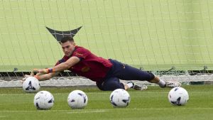 Livakovic, titular en el Pizjuán en detrimento de Szczesny: las claves de la alineación del Sevilla-Barça