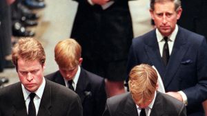 Re Carlo e quel “dimenticheremo presto Diana”: Buckingham Palace smentisce, ma Charles Spencer insiste