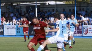 Santamaría salva un punto para el Avilés: empate blanquiazul ante el Coria (1-1)