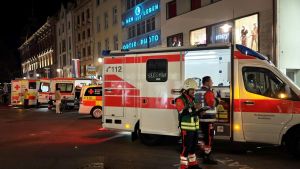 Großeinsatz auf der Marktstätte: Mutmaßlicher Ladendieb verletzt mehrere Personen mit Pfefferspray