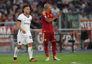 Roma e Inter si dividono tempi e risultato: finisce 2 a 2 lo spettacolo del big match all’Olimpico