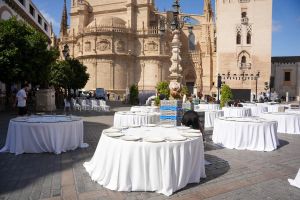 Pijos, hoteles y política en Sevilla