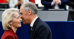 Annika Ström Melin: Så trasslade Ursula von der Leyen till kramkalaset med Kanadas ledare