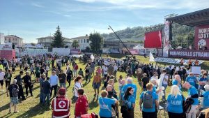 Pontida acclama Romeo. Salvini prepara la “ghigliottina”. Il pratone vuoto
