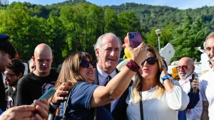 Pontida, omaggio a Bossi e tensioni nella Lega. Zaia: «Il Nord ha bisogno di risposte»