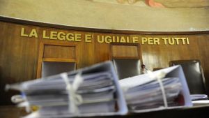 Acerra, guida sotto effetto di cannabis e investe pedone: prosciolto perché «fu colpa della strada non illuminata»
