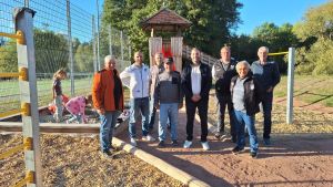 Mit neuer Grillstelle für den Ort: Wolterdinger Fußballclub weiht umgestalteten Spielplatz ein