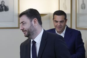 Το ΠΑΣΟΚ αντέχει – Τα συγκριτικά πλεονεκτήματα στη μάχη για τη δεύτερη θέση με την ΕΛ.Α.Σ.
