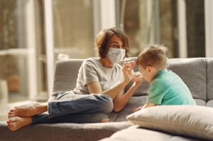 Mon enfant a-t-il le Covid ou simplement un rhume : comment faire la différence ?