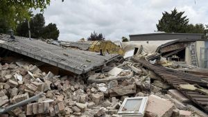 Kita stürzt ein - lauter Knall und viele Trümmer