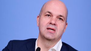 DIW-Chef: Tankrabatt ist teuer und sozial ungerecht