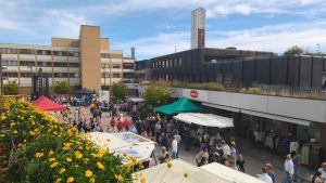 Gutes Wetter und regionale Produkte: Naturpark-Markt lockt viele Besucher an