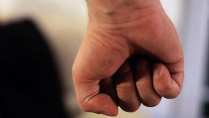 „Unzählige Male“ zugeschlagen? Ex-Partnerin bricht vor Gericht in Tränen aus
