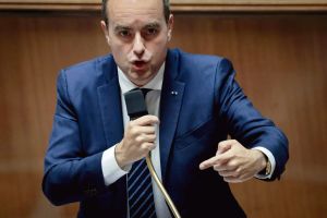 Budget 2027 : après avoir creusé la dette, les macronistes jouent à « l’austérité ou le chaos »