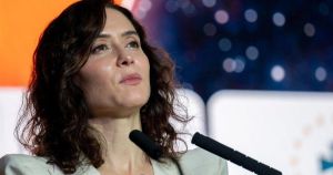 Ayuso contraataca masivamente con burofaxes contra PSOE, Más Madrid, periodistas y 25 horas de TVE por el ático