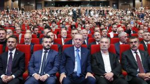 Kışlaya, camiye, okula, mahkemeye siyaset girmemeli! Böyle mi?