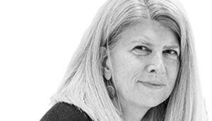 Los peligros de usar audífonos en la oficina