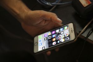Ночь, улица, фонарь, маркетплейс: россияне захотели избавиться от вредных привычек в постели