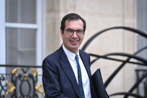 Prix du carburant : le gouvernement promet « des mesures pour aller jusqu’à la fin de l’année »… sans convaincre la gauche
