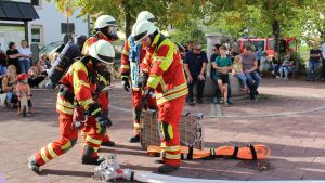 Schauübung zeigt Schritt für Schritt das Vorgehen der Feuerwehr