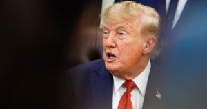 Trump vuole trasformare l’Arco dell’Indipendenza in un arsenale da difesa