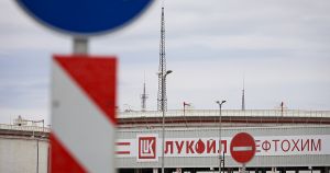 Галопиращи цени на горивата, но никой не коментира 
