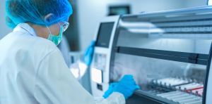 Cancers pédiatriques : Pourquoi les innovations thérapeutiques contre le cancer arrivent‑elles si lentement chez l’enfant et l’adolescent ?