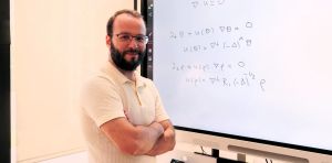 Luis Martínez Zoroa, el español clave en el hito del Problema del Milenio: “Sigo haciendo matemáticas con lápiz y papel”