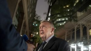 Uværdigt af Mette og Løkke