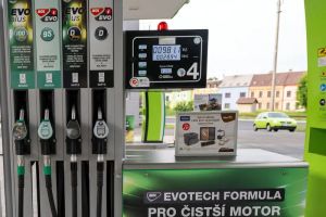 Comme quoi c’est possible : le gouvernement tchèque taxe les raffineries et bloque les prix du carburant