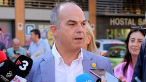 Macías y su sainete de picapleitos con la amnistía de Turull en el Constitucional