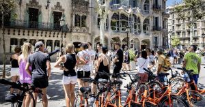 Menys parlar i més fer (3): turisme