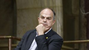 Macías y su sainete de picapleitos con la amnistía de Turull en el Constitucional