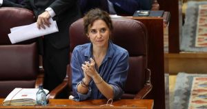Ayuso, ante demasiadas preguntas sin respuesta: el ático, los viajes y las listas de espera