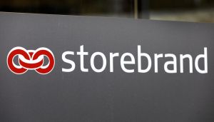 Er Dagen og Vårt Land mikrofonstativ for Storebrand?