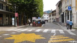 Largo Castaldi a Feltre riapre alle auto nelle domeniche senza eventi
