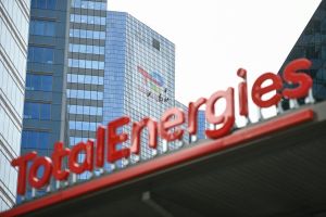 Surtaxes exceptionnelles sur Total et autres géants de l’énergie : le projet de l’UE qui plombera plus encore l’avenir des Européens