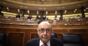 La Audiencia de Tarragona se lava las manos con Montoro: dice que es el Supremo quien debe decidir la competencia del caso