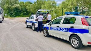 Monfalcone, camion con resina pericolosa e antincendio scaduto: scatta il ritiro della patente
