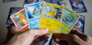 « Un Pikachu contre un Salamèche ? » : quand Pokémon crée la collection de cartes pour les enfants et les parents