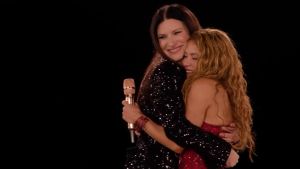 Laura Pausini e l’abbraccio sul palco con Shakira: 