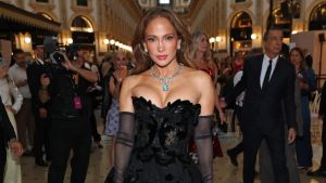 Vogue World, lo show della moda che tiene insieme (o almeno ci prova) lusso e Quarto Oggiaro, sartoria e AI /
