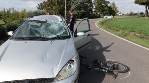 Travolto e ucciso da un’auto: chi era il ciclista che ha perso la vita nell’incidente a Santo Stefano