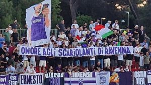 Ravenna, Ostia e uno striscione