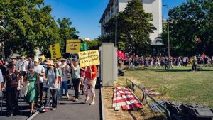 Hé, les Genevois, vous étiez où, samedi, quand on manifestait contre des étés à 50 degrés?